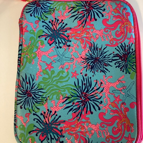 Lilly Pulitzer iPad / Tablet Neoprene Cover with internal mesh pocket - Picture 1 of 11